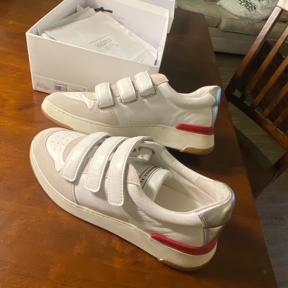 VERONICA BEARD TIZI SNEAKER SIZE 9.5. Sold out everywhere in this size. NWT - Picture 2 of 9